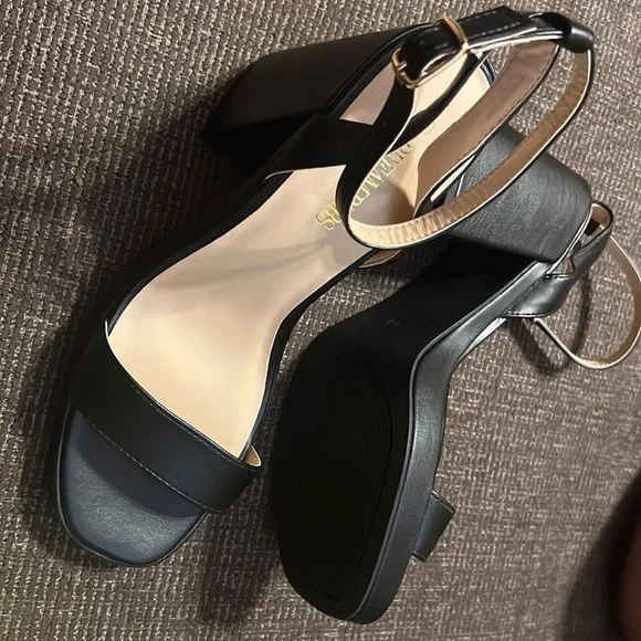 New Dreampairs black 4 inch square heel - Picture 3 of 3